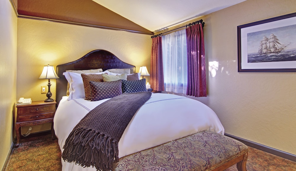Suite, 1 Queen Bed (Tennyson) photo 1