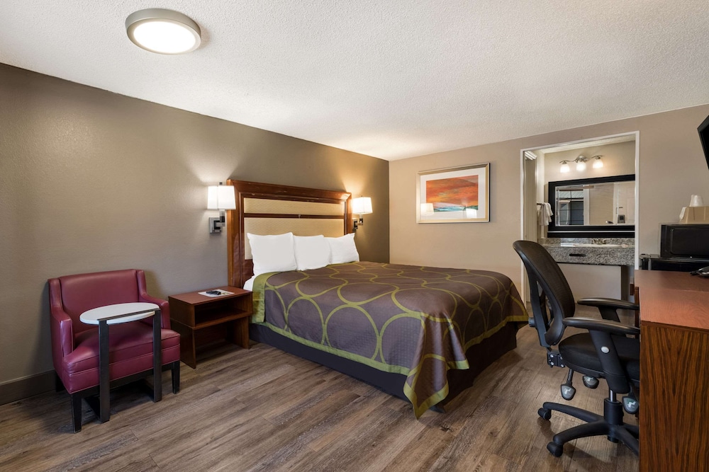 Room, 1 King Bed, Accessible, Smoking