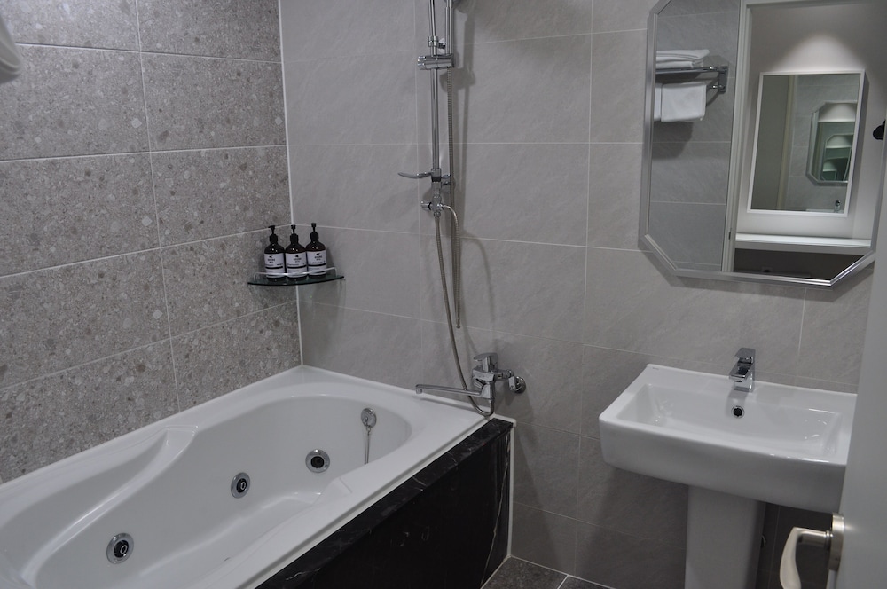 Double Room Double Room