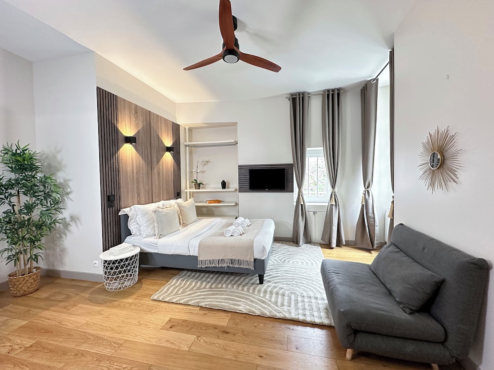 Premium Studio, Courtyard View