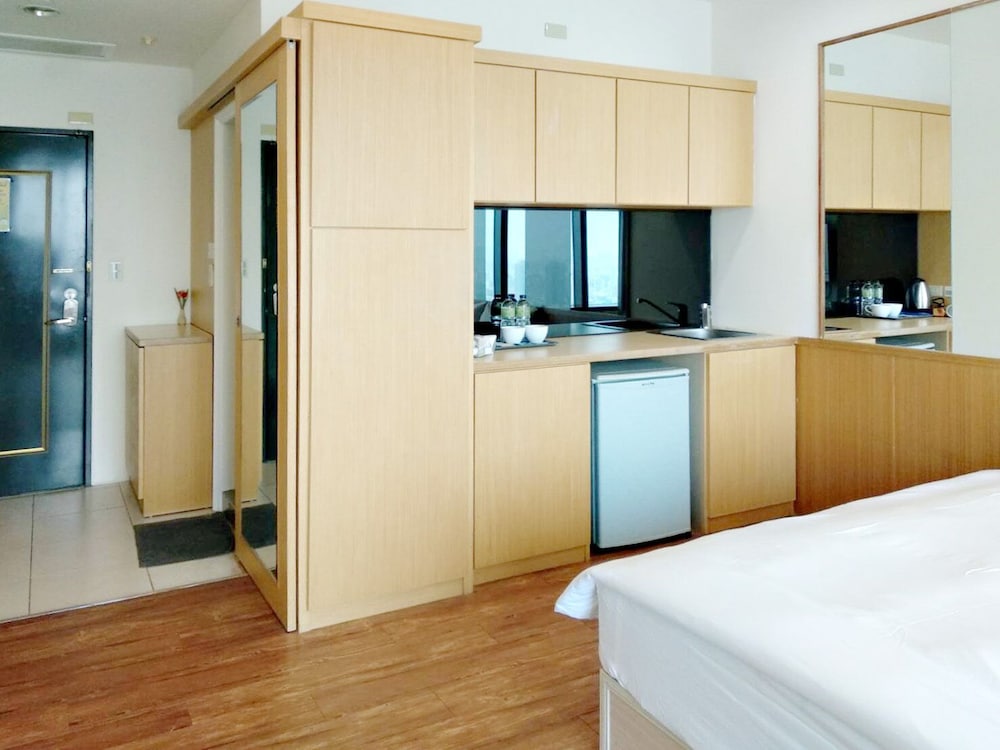 Deluxe Double Room, City View - Photo 11