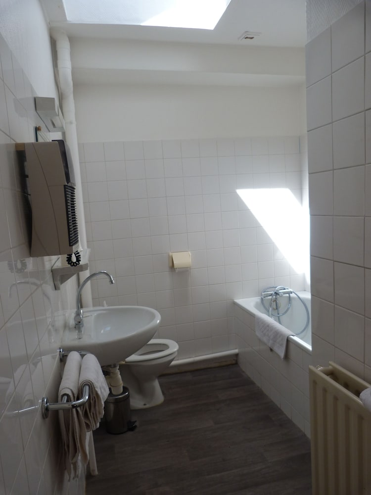 Triple Room, Bathtub photo 3