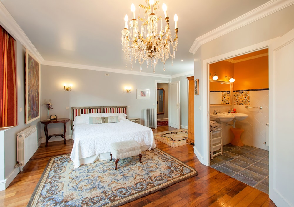 Premium Double Room, 1 King Bed (2 people)