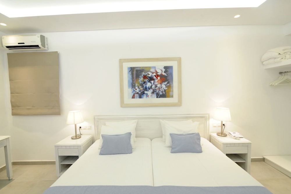 Standard Twin Room, Partial Sea View photo 1