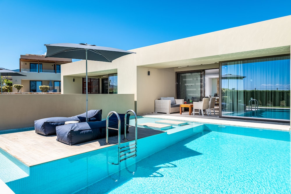Deluxe Bungalow Suite with Private Pool - Photo 4