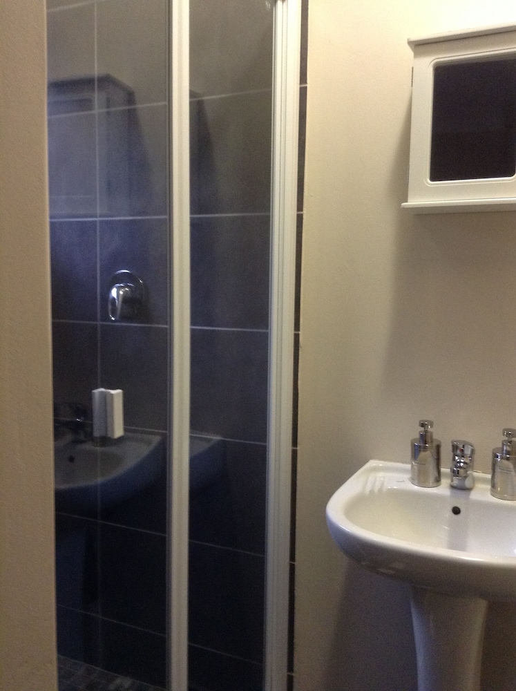 Basic Room photo 2