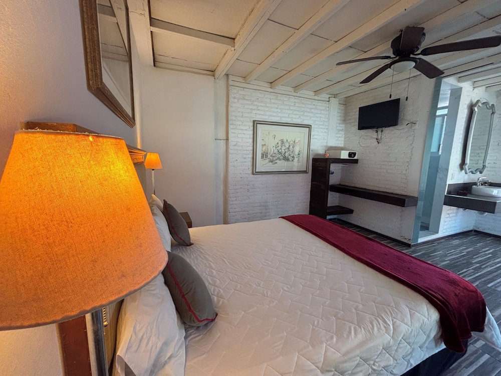 Standard Single Room, 1 King Bed, Annex Building photo 1