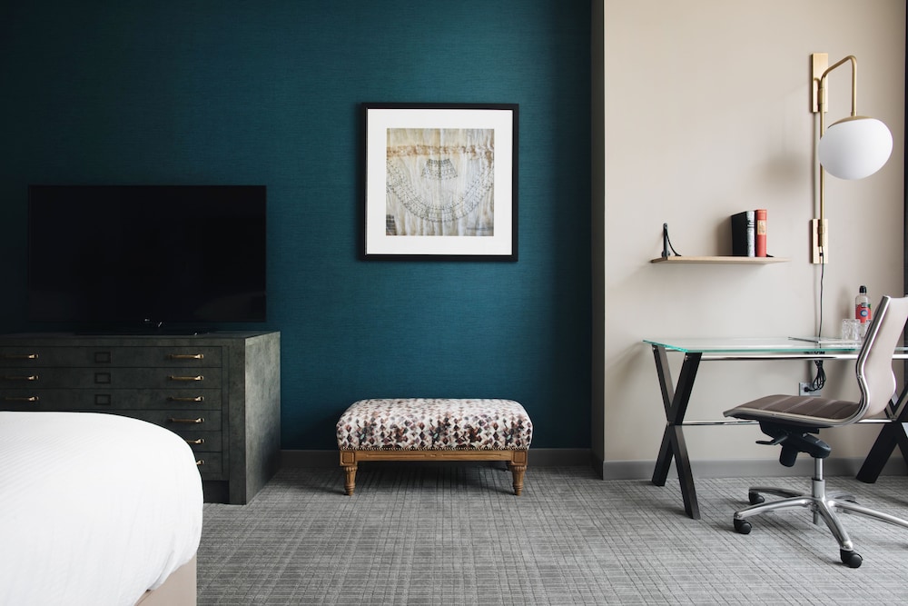 Room, 1 King Bed (Mobility Accessible, Tub)