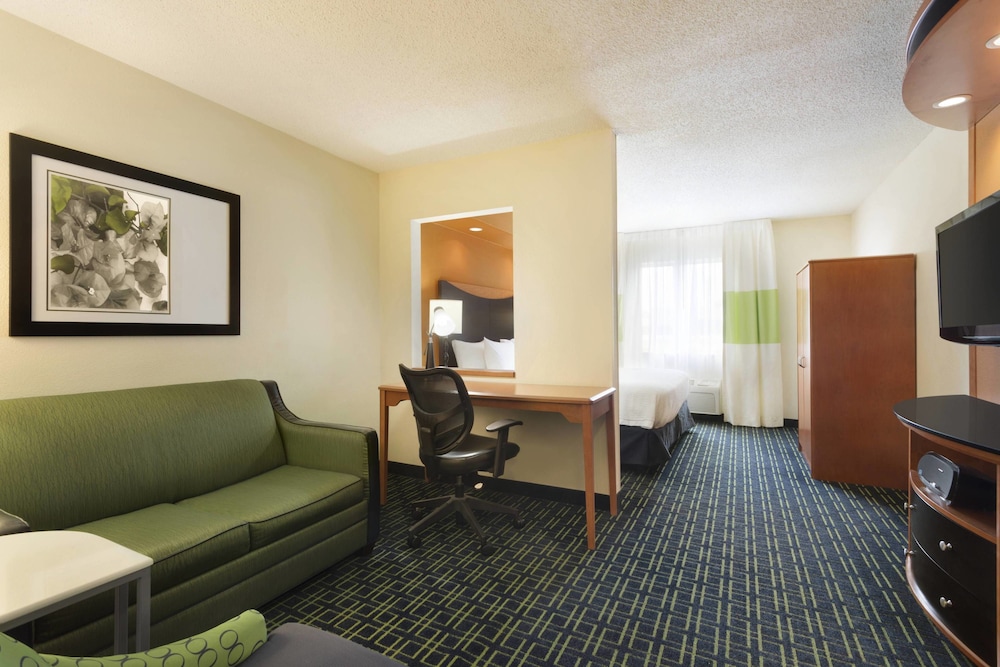 Executive Suite, 1 King Bed with Sofa bed - Photo 3