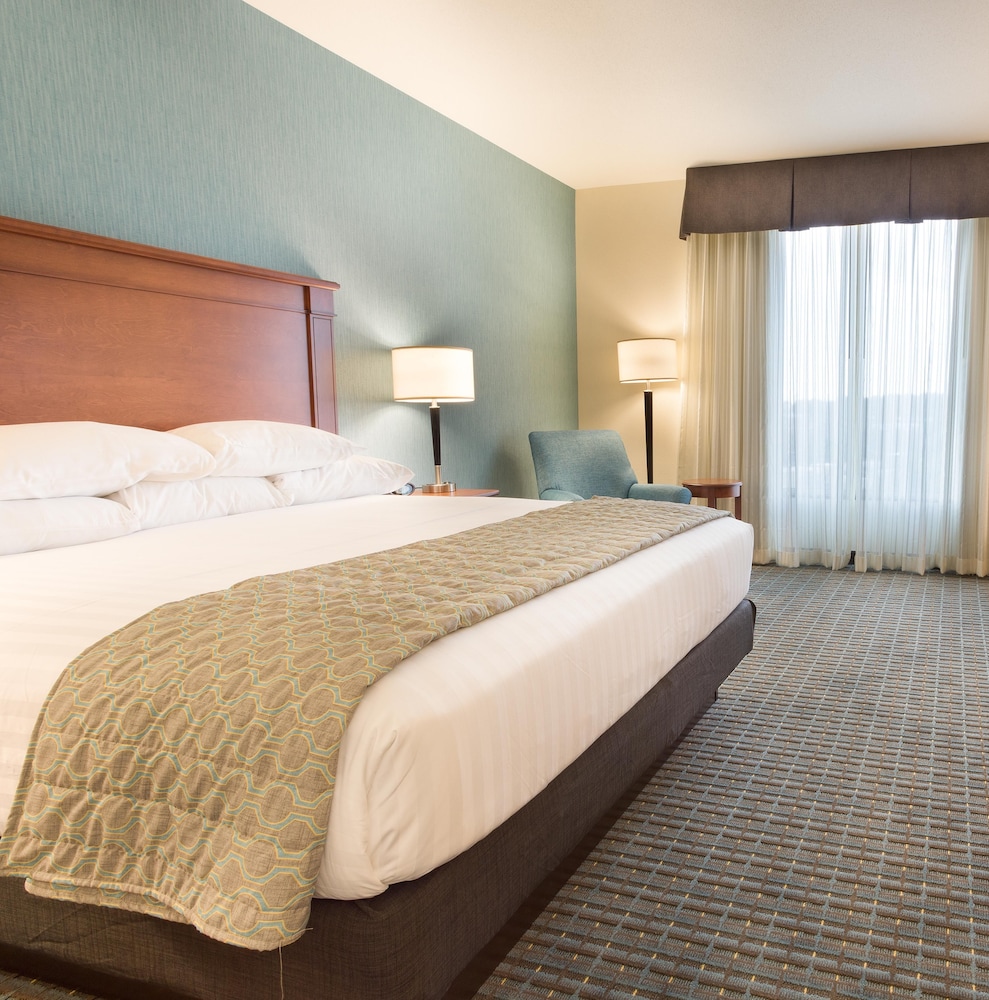 Deluxe Room, 1 King Bed, Refrigerator & Microwave (Upper Floor) photo 2