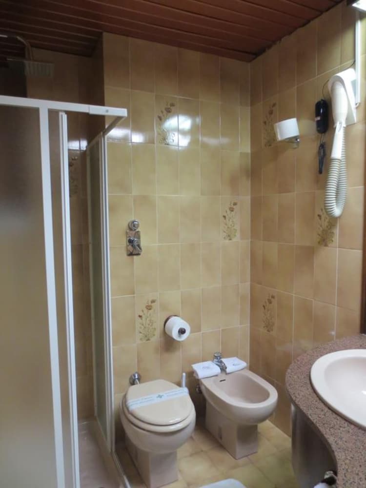 Double Room - Photo 15