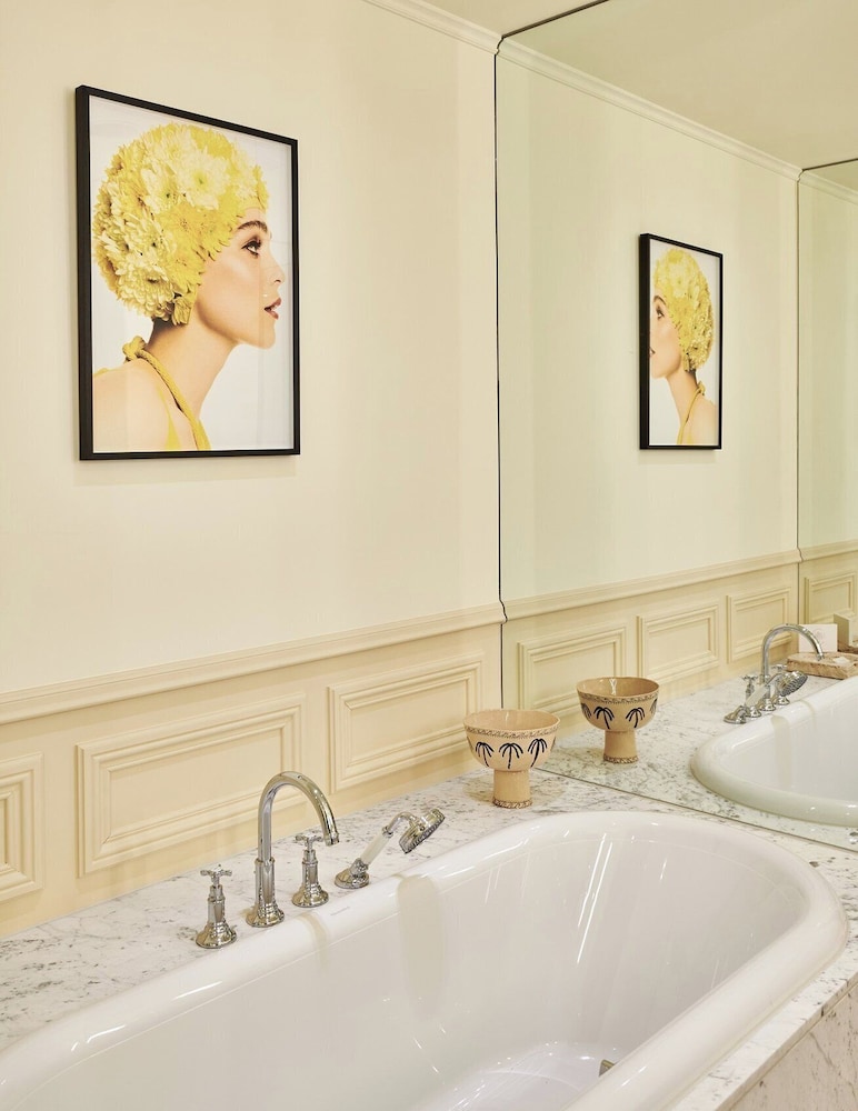 Suite (Harper's Bazaar Suite)
