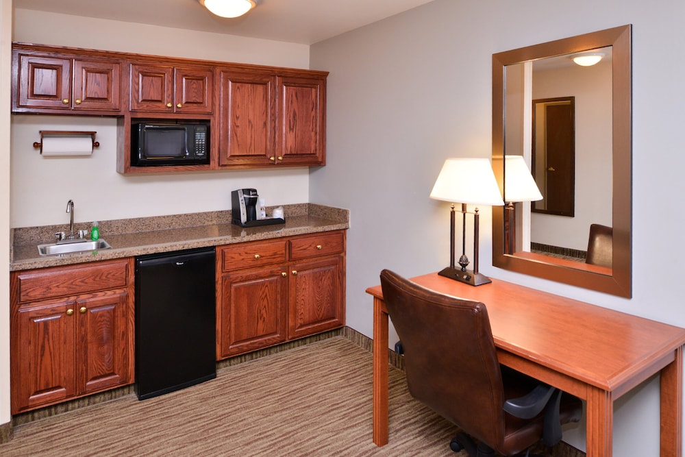 Suite, 1 King Bed with Sofa bed photo 1