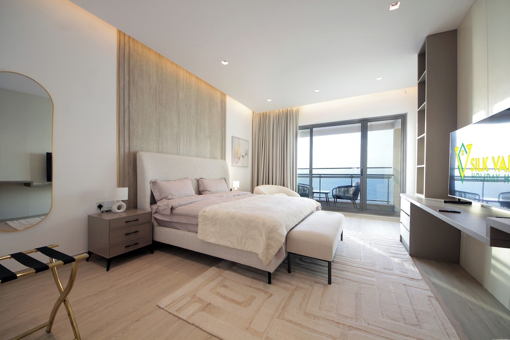 Luxury Apartment, 3 Bedrooms, Beach View, Beachfront photo 2