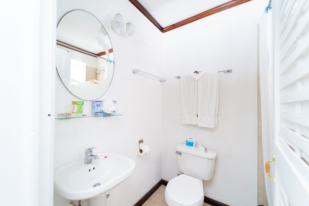 Suite, 2 Bedrooms, Garden/Pool View with Full- Time Nanny Service photo 2