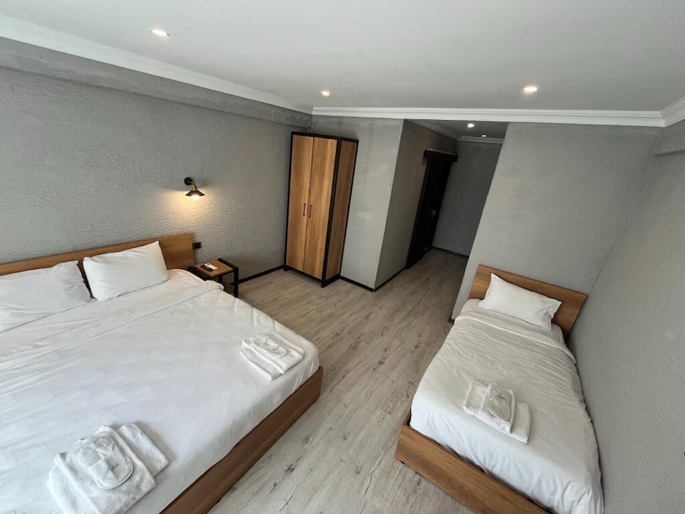 Deluxe Triple Room photo 2