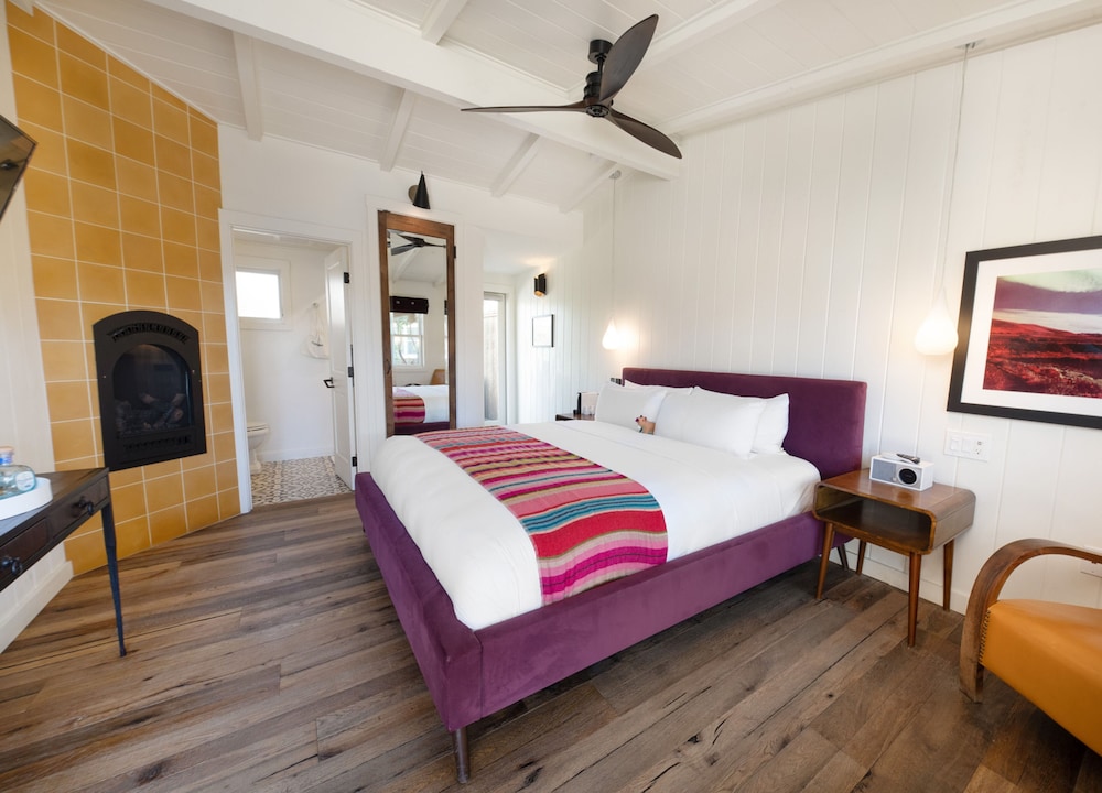 Deluxe Room, 1 King Bed, Patio photo 1