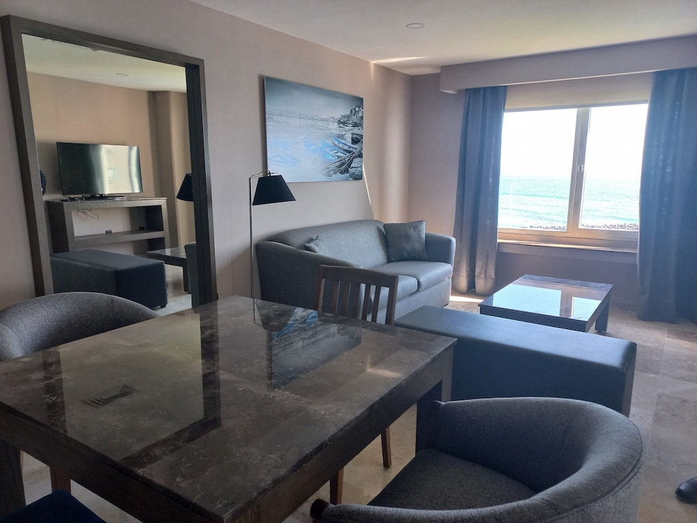 Suite, 1 King Bed, Balcony, Ocean View (Master) photo 3