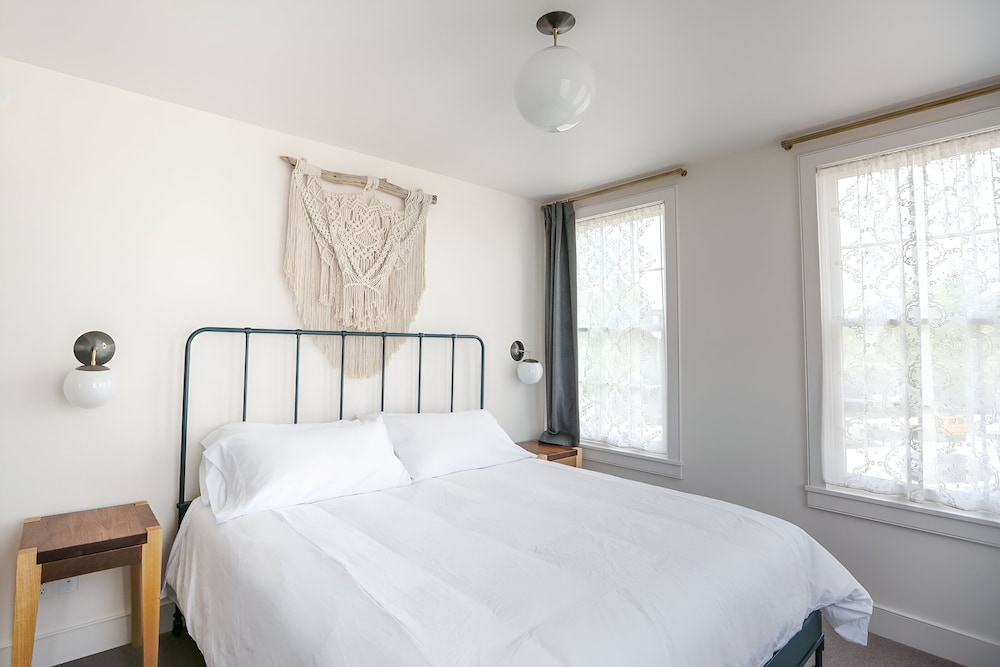 Studio Suite (Westside)