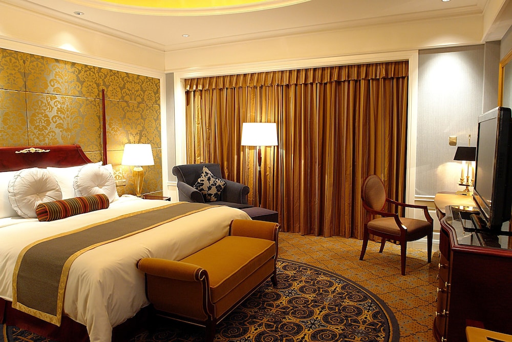 Executive King Bed Room - Photo 4