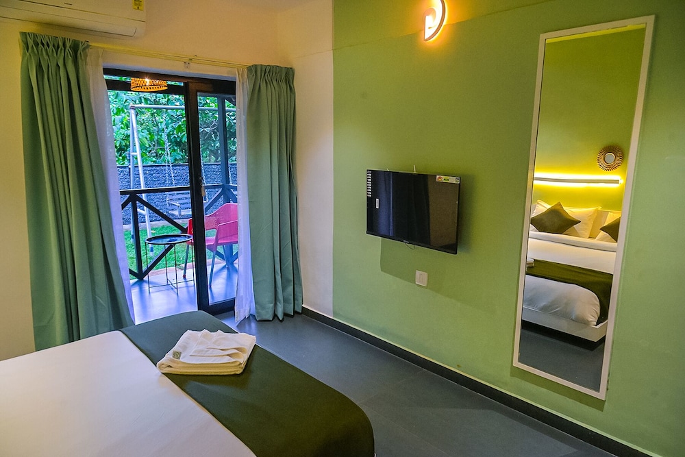 Deluxe Room - Photo 5