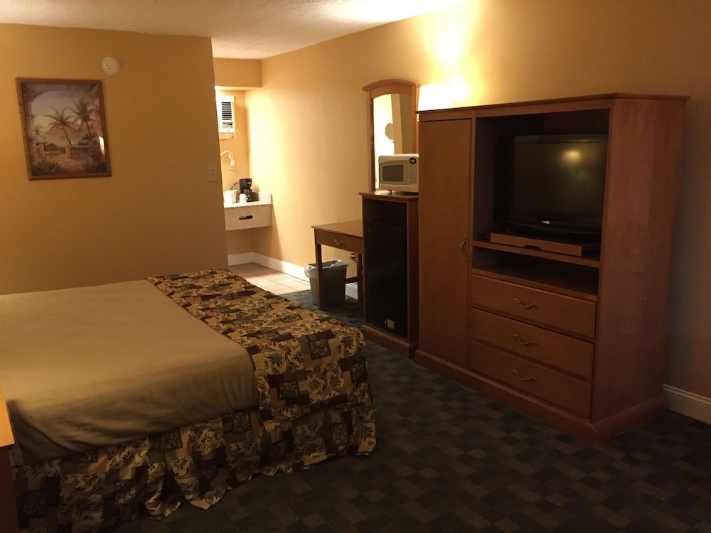Poolside Room with One king size bed Non smoking - Photo 1