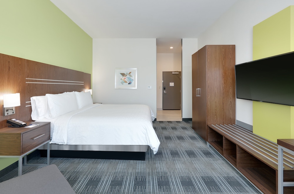 Suite, 1 King Bed, Accessible (Mobility, Access Tub) photo 3