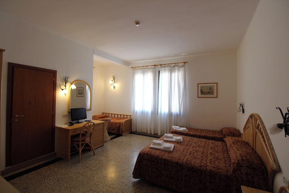 Comfort Double or Twin Room, Garden View photo 2