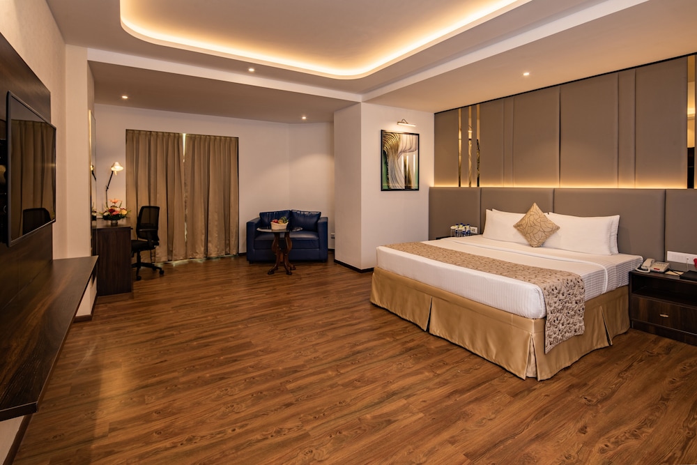 Club Double or Twin Room, City View