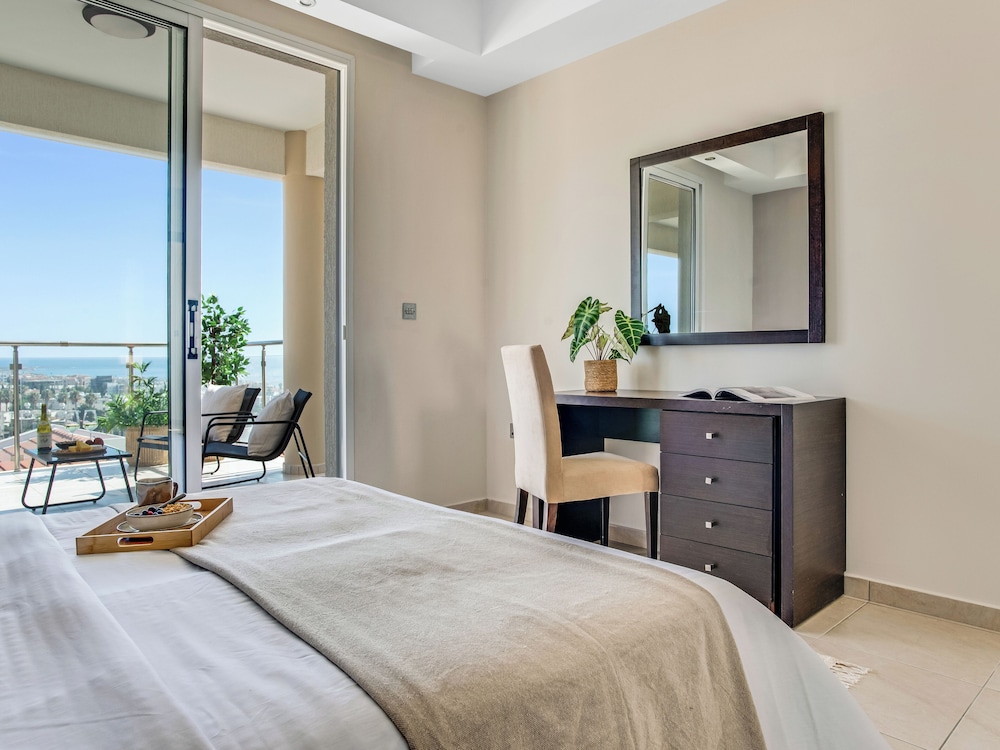 Apartment, 3 Bedrooms, Balcony, Ocean View photo 1