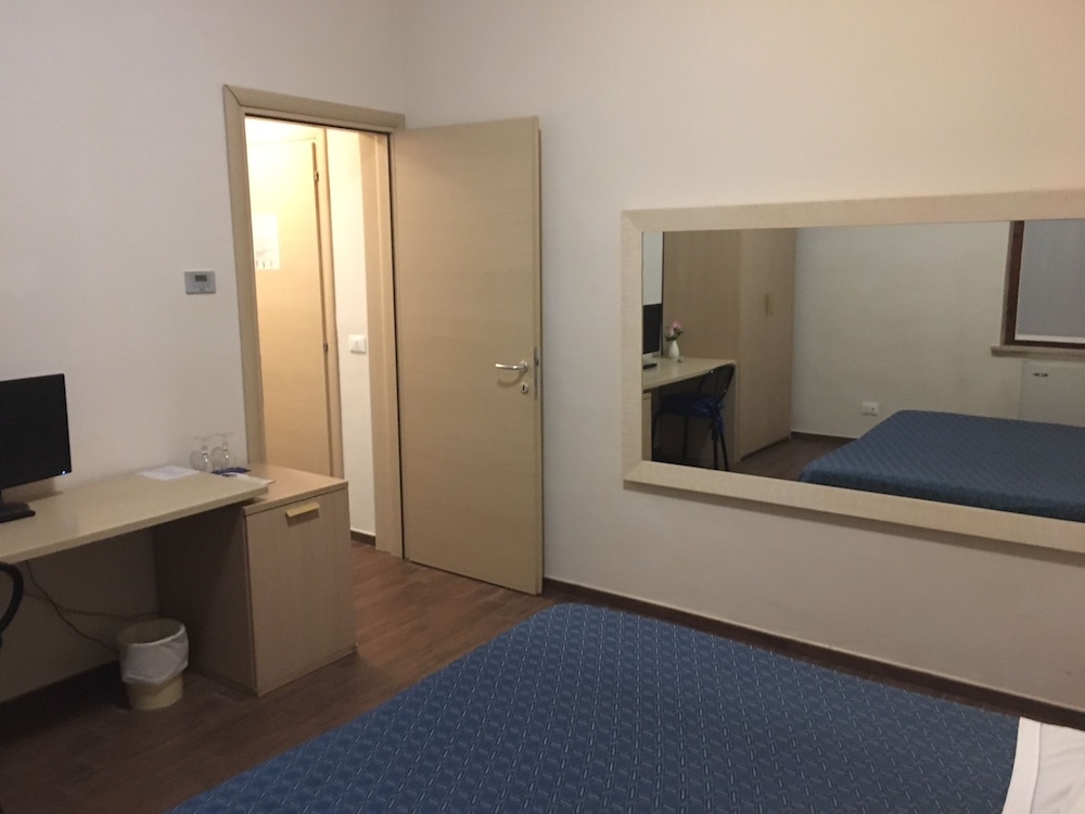 Economy Double Room photo 1