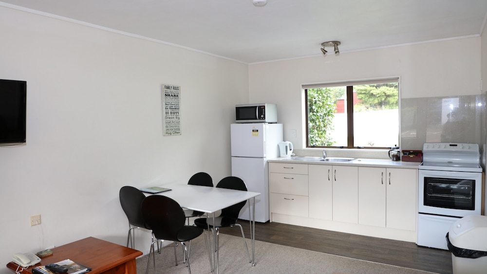 Standard 2 Bedroom Apartment with Kitchen photo 3