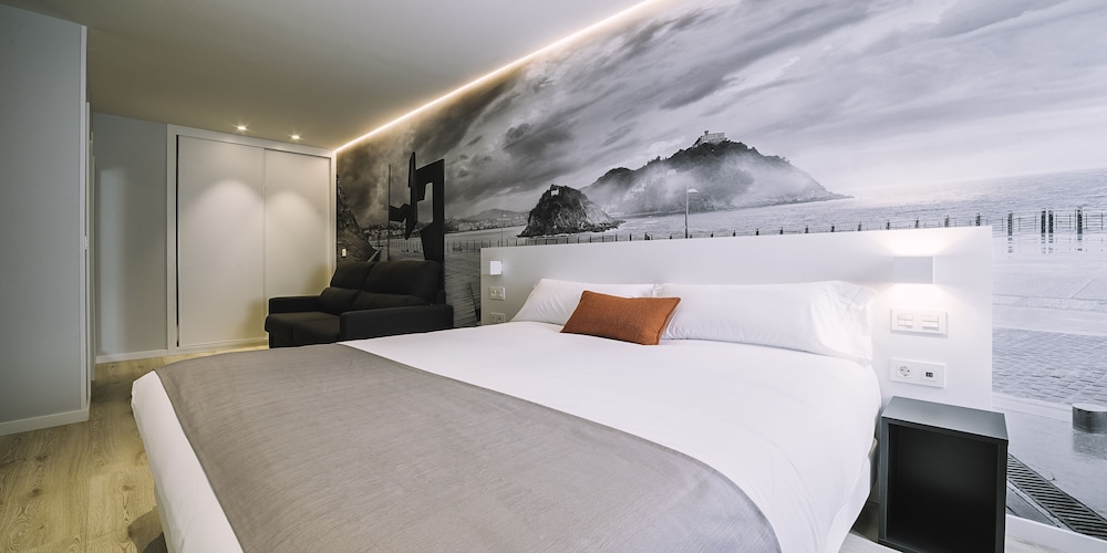 Deluxe Room, City View photo 3