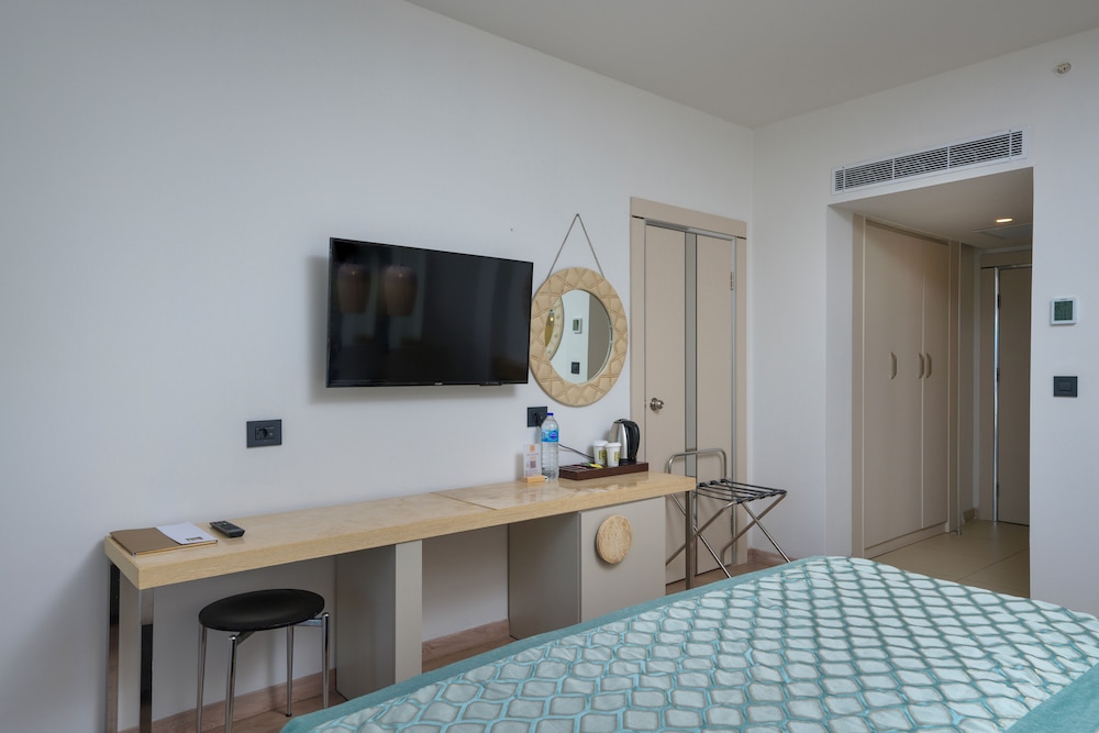 Deluxe Double or Twin Room, Sea View photo 2