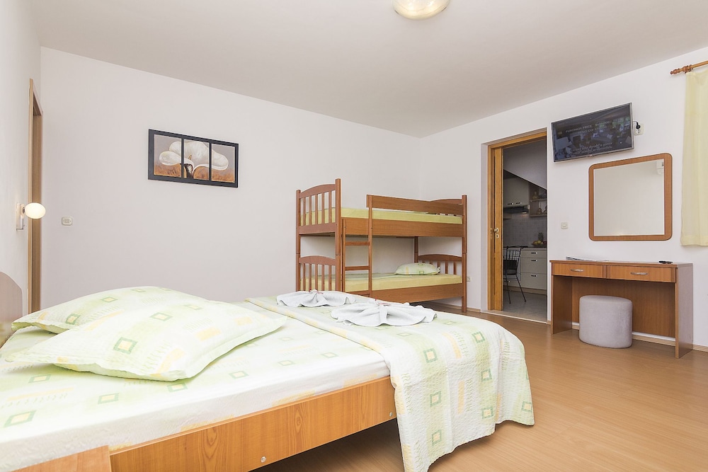 Apartment (Sonja - 100 m from sea - A2(4)) photo 2