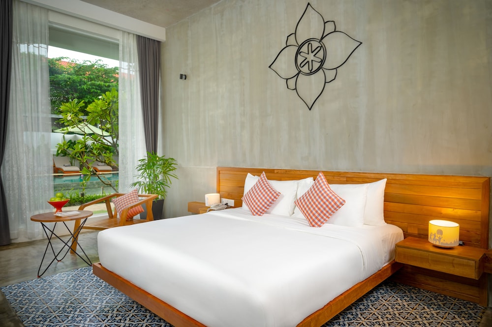 Premier Double Room with Pool Access photo 2
