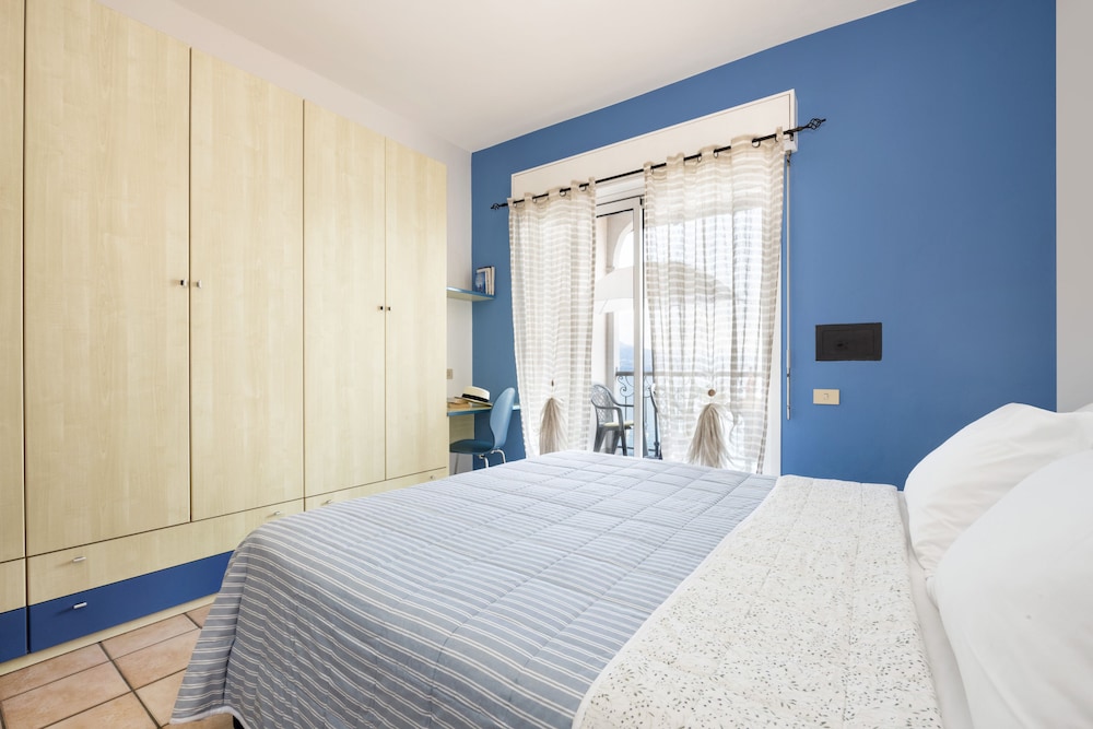 Superior Apartment, 1 Bedroom, Kitchen, Lake View photo 2