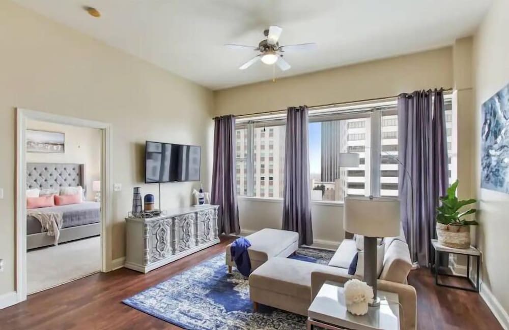 Elite Condo, 1 King Bed with Sofa bed, City View