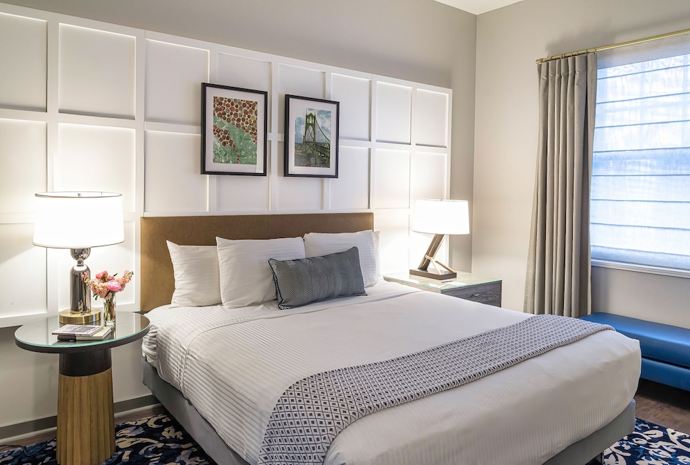 One Bedroom King Suite - Photo 4