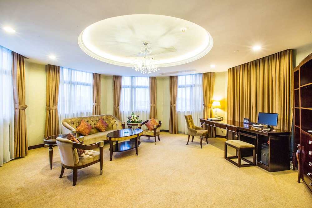 Business Suite photo 2