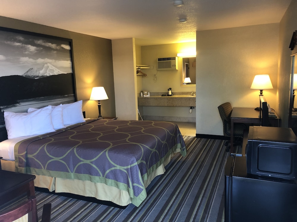 Room, 1 King Bed, Accessible, Non Smoking (Mobility/Hearing) - Photo 6
