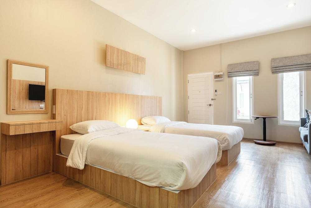 Standard Twin Room