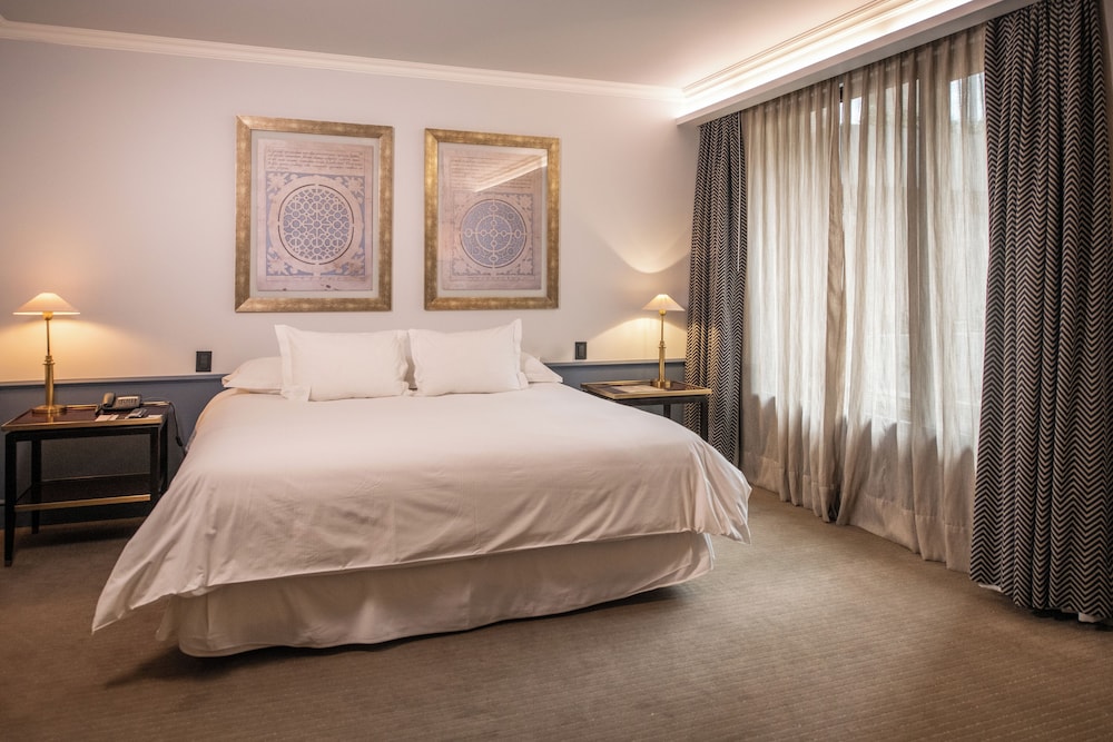 Room, 1 King Bed (The Singular) photo 3