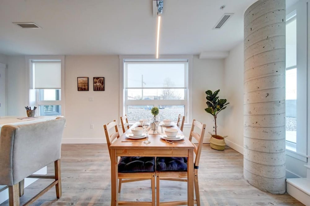 Stylish Modern Condo w Parking Location Coffee, Foto 15
