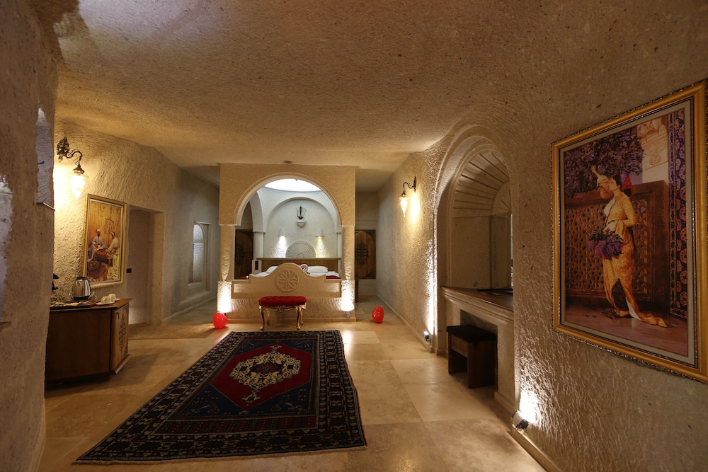 King Cave Suite