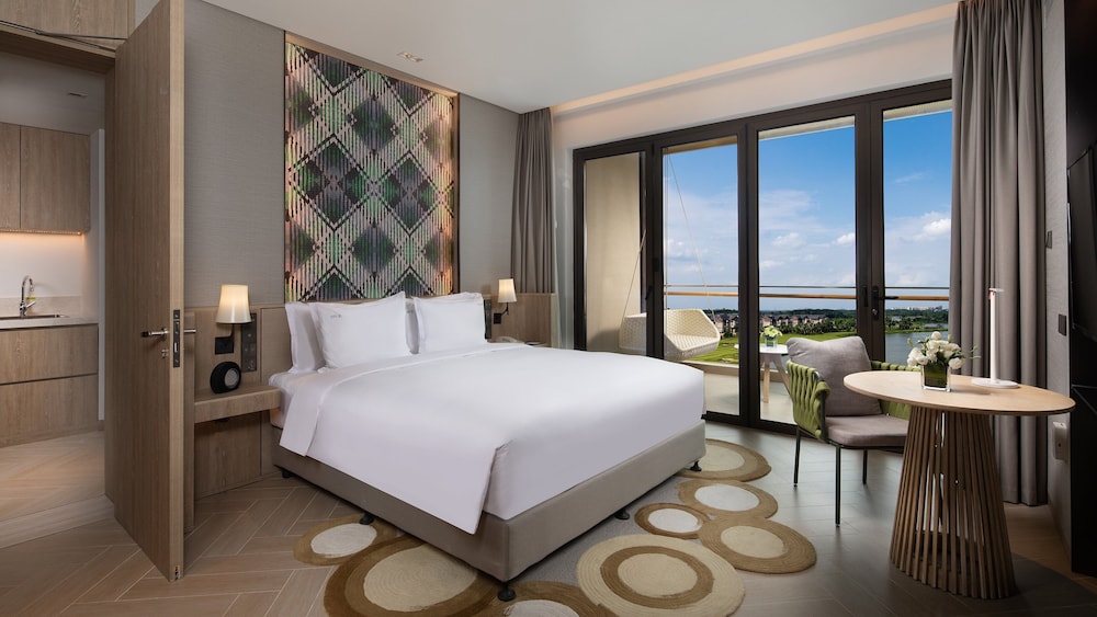Suite, 2 Bedrooms, Lake View (Living, Kids Theme)