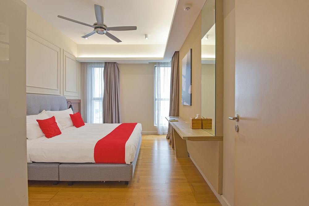 One Bedroom Suite thumbnail 6