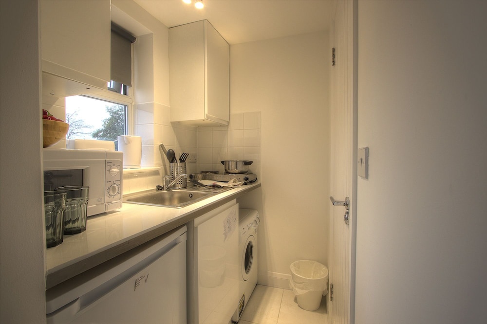 Studio, Smoking, Kitchen
