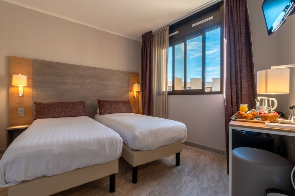 Standard Twin Room, Courtyard Area - Photo 1