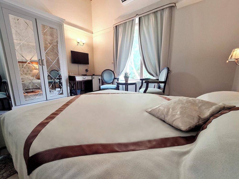 LUX 2+1 Room 3 photo 1